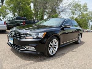 2016 VOLKSWAGEN PASSAT 1.8T SEL *2 Owners* (NO RESERVE)