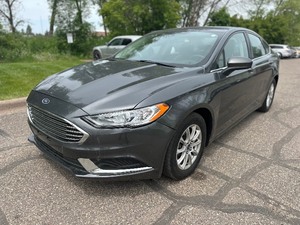 lot 9 image: 2017 FORD FUSION S 1 Owner