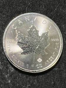 lot 18 image: 2022 CANADIAN MAPLE LEAF 1 TROY OZ .9999 FINE SILVER