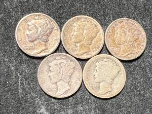 lot 26 image: GROUP OF 5 US MERCURY DIMES