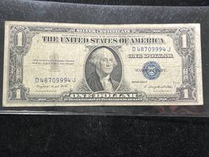 lot 106 image: 1935G US BLUE SEAL $1 SILVER CERTIFICATE