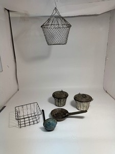 lot 24 image: Vintage Kitchen Items