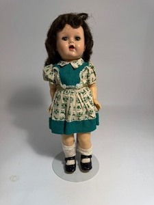 lot 60 image: 1994 Doll