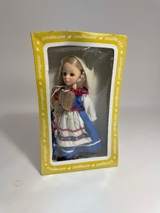 lot 68 image: Effanbee Miss Holland Doll