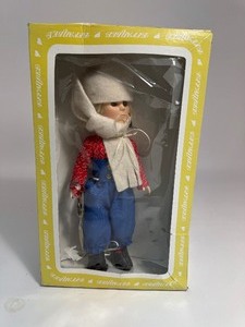 lot 69 image: Effanbee Holland Boy Doll