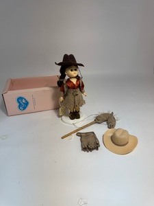 lot 70 image: 1989 Ginny Cowgirl Doll