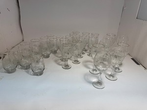 lot 43 image: Large (3) Sets of Libbey Winter Wonderland Glasses Arbys Promotion 22K Gold Rim