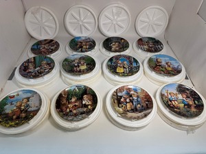lot 44 image: LARGE LOT of Hummel Collector Plates