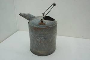 lot 5 image: VintageAntique Galvanized Metal Tin Water or Oil Container