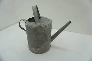 lot 6 image: VintageAntique Galvanized Watering Can