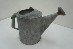 lot 7 image: VintageAntique Galvanized Watering Can