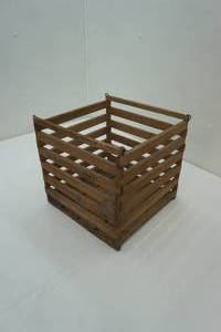 lot 9 image: Vintage Wooden Humpty Dumpty Crate