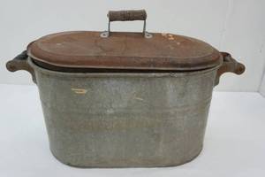 lot 11 image: VintageAntique Galvanized Boiler Tub with Lid