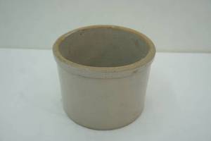 lot 13 image: Vintage Crock 5.5 tall by 7 diameter
