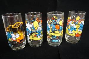 lot 33 image: Vintage Smurf Glasses (13ct)