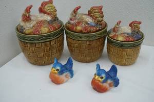 lot 39 image: Vintage Ceramics -Chicken Canisters (3ct) & Birds