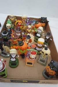 lot 48 image: Solar Powered Dancing Figurines (24ct)