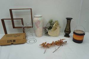 lot 54 image: Home Decor
