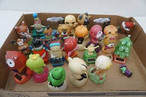 lot 77 image: Solar Powered Dancing Figurines (24ct)