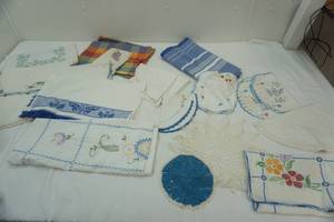 lot 125 image: Linen Lot