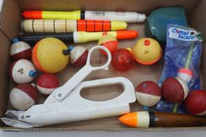 lot 158 image: Bobbers & Fishing Tools