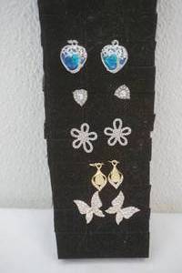 lot 194 image: Fashion Earrings (4 Sets)