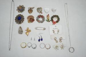 lot 197 image: Jewelry Lot rings, broaches, earrings, necklaces.