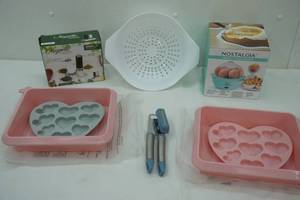 lot 221 image: Kitchenware Lot