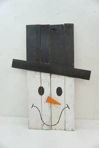 lot 242 image: 40x 29 Wooden Snowman Decor