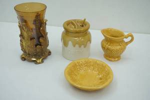 lot 275 image: Ceramic and Glass Decor (vintage & modern)