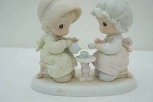 lot 288 image: Precious Moments Figurine Friendship Hits The Spot