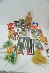 lot 302 image: Large Lot of Kitchen Utensils and Cooking Items