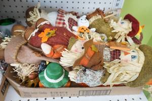 lot 307 image: Large Lot Of Holiday Decor & Gift Wrap