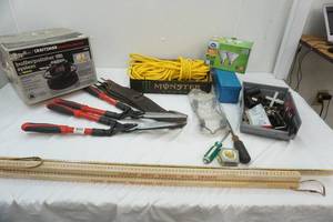 lot 315 image: Large Lt of Hardware and Outdoor Tools