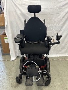 lot 11 image: Newer Quantum Edge 3 ILevel Compatible Power Wheelchair - For Parts - With Charger