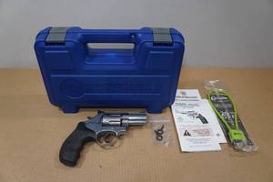 lot 15 image: Smith & Wesson 686-6 .357 Magnum Stainless Steel Revolver - 2.5 Barrel