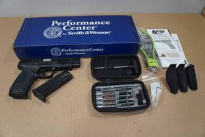 lot 18 image: Smith & Wesson M&P9 M 2.0 Performance Center 9mm Semi-Auto Pistol - 2 Magazines