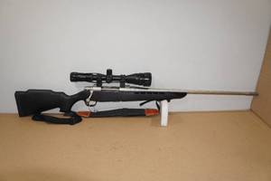 lot 21 image: Mossberg 4x4 .30-06 Sprg Bolt Action Rifle - Stainless Steel