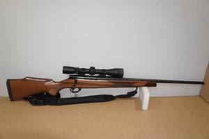 lot 24 image: Weatherby Vanguard .22-250 Rem Bolt-Action Rifle - Leupold Scope