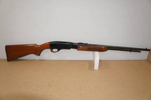 lot 26 image: 1973 Remington Fieldmaster Model 572 .22 SLLR Slide Action Rifle