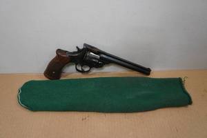 lot 39 image: 1932 Harrington & Richardson 22 Special .22 LR Top Break Revolver - 6 Barrel