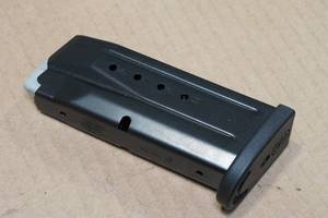 lot 67 image: Smith & Wesson 12-Round 9mm Pistol Magazine