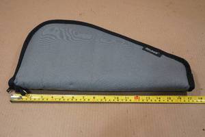lot 130 image: Bulldog Soft Pistol Case - 17