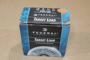 lot 209 image: 18 Federal Top Gun 12 Gauge 2-34 7.5 Shot Shotshells