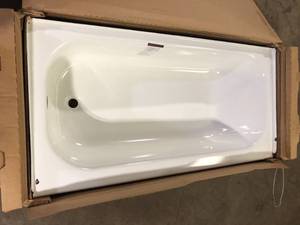 lot 35 image: Bootz Industries Aloha 60 in. x 30 in. Soaking Bathtub with Left Drain in White Damaged  Customer Returns See Pictures