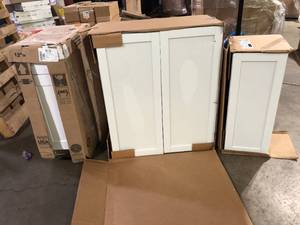 lot 43 image: Lot of Assorted Kitchen Cabinets Various Models and Conditions   Customer Returns See Pictures