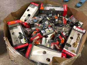 lot 45 image: Gaylord of Assorted Door Handles and Locks Various Models and Conditions    Customer Returns See Pictures
