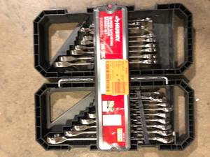 lot 53 image: Husky 72-Tooth Ratcheting SAEMM Combination Wrench Set (20-Piece)  Customer Returns See Pictures