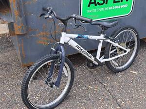 lot 548 image: Rockrider Decathalon 20 Boys Trail Bike 12 White Frame