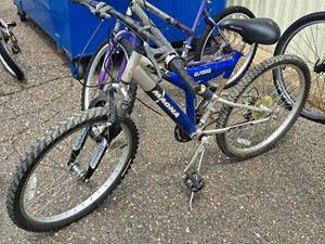 lot 546 image: Magna Excitor 24 Mens 21-speed Trail Bike 18 Blue Frame